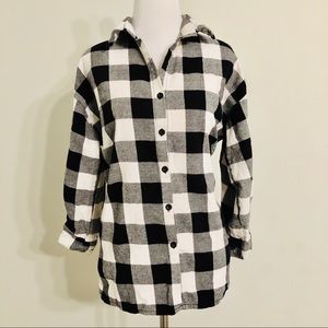 🧨 4/$25 Black & White Flannel Button Down Shirt
